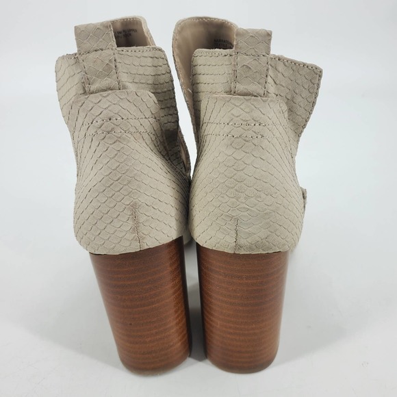 Steve Madden Narrate Beige Split Ankle Heeled Boots Booties Faux Snake Skin 9 M - Picture 6 of 11